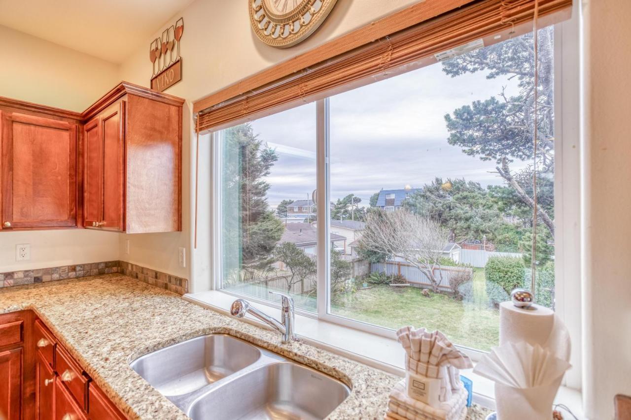 The Blue Crab Villa Lincoln City Exterior photo